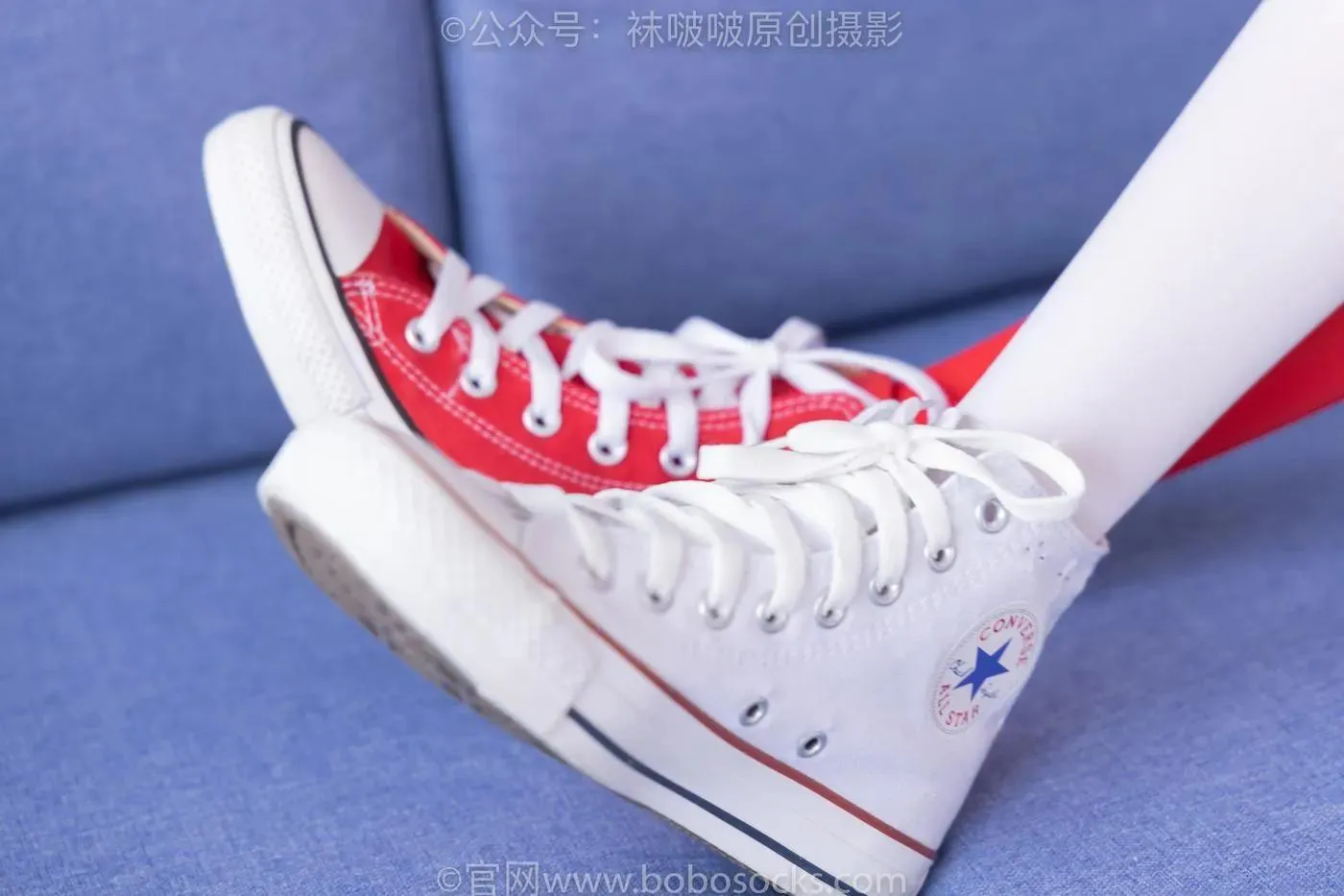 [BoBoSocks袜啵啵]NO.152 稚予-圣诞服、帆布鞋、厚白丝、厚红丝 [135P]插图4